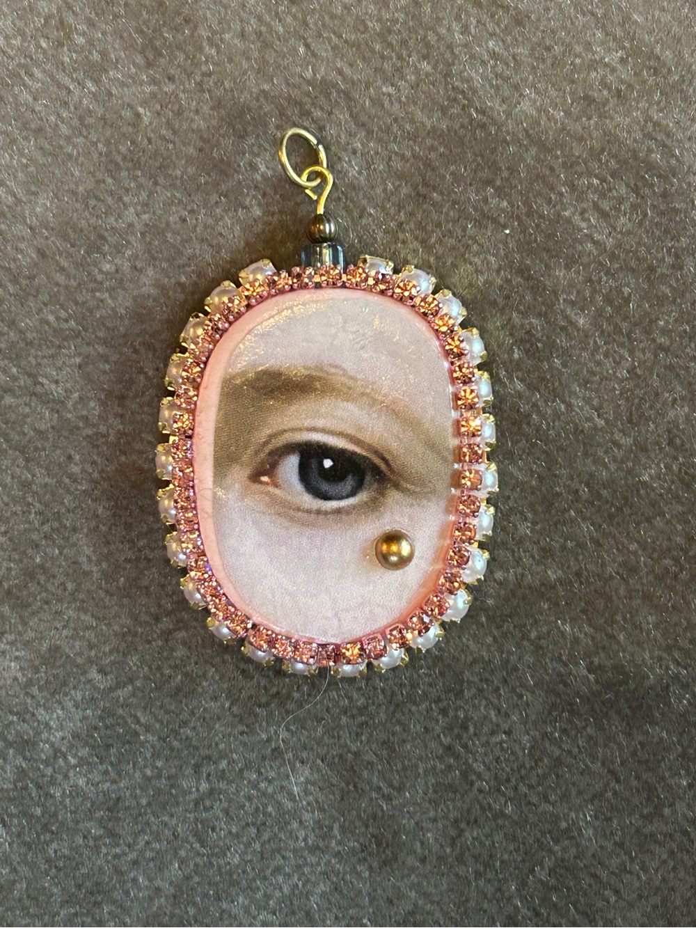 Pink Bezel Portrait Lover’s Eye Pendant Necklace - Women Jewelry